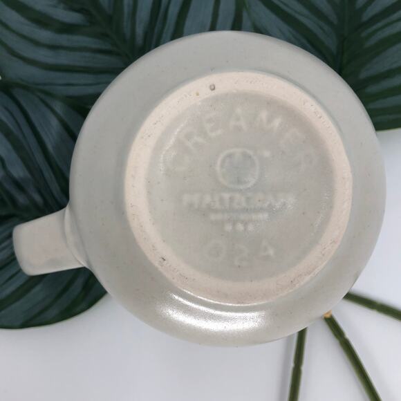 Vintage Pfaltzgraff Gray White 024 Heirloom Floral Bloom Creamer Pitcher Jug - Picture 2 of 7